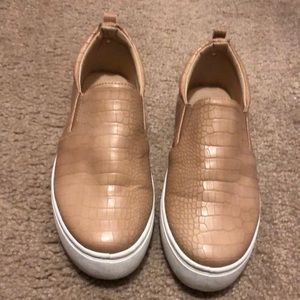 Casual shoes